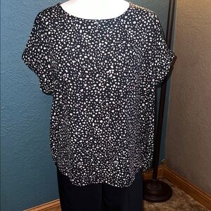 Elegant Black and White Speckled Blouse